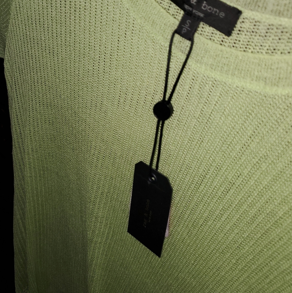 Sweater T